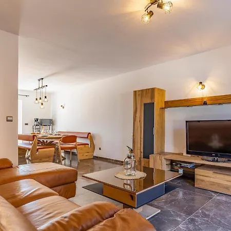 5 Bedroom Cozy In