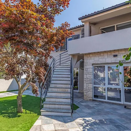 5 Bedroom Cozy In *