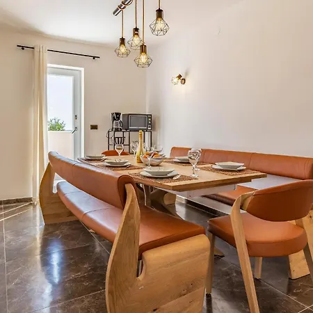 5 Bedroom Cozy In *