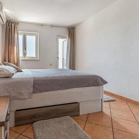 Apartamento 5 Bedroom Cozy In