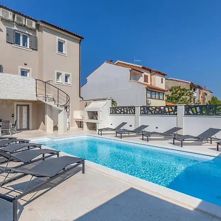 Apartamento 5 Bedroom Cozy In Banjole
