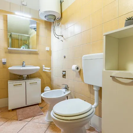 Apartamento 5 Bedroom Cozy In Banjole