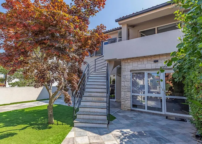 5 Bedroom Cozy In *